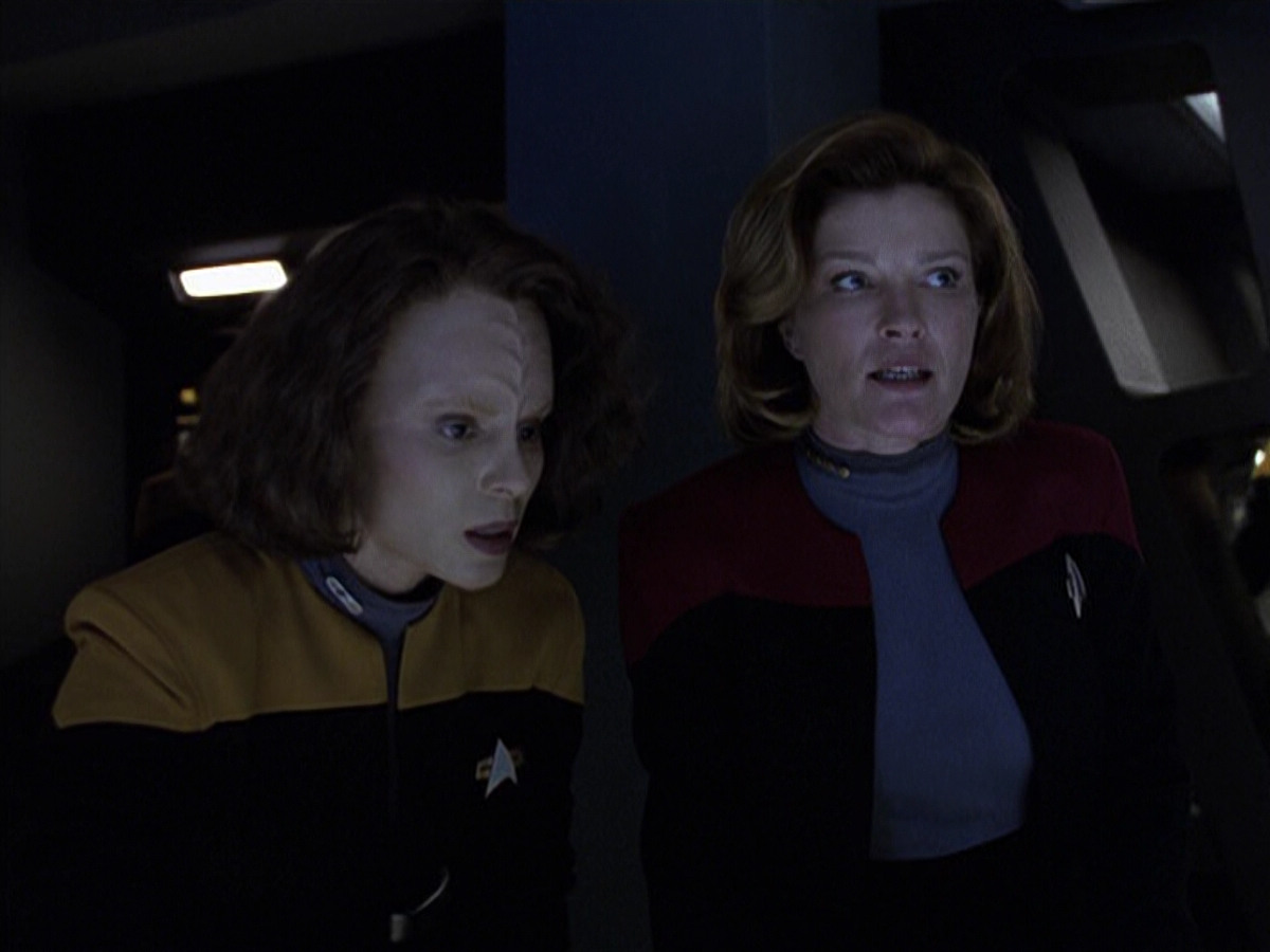 extant_StarTrek_VOY_6x25-TheHauntingOfDeckTwelve_02672.jpg