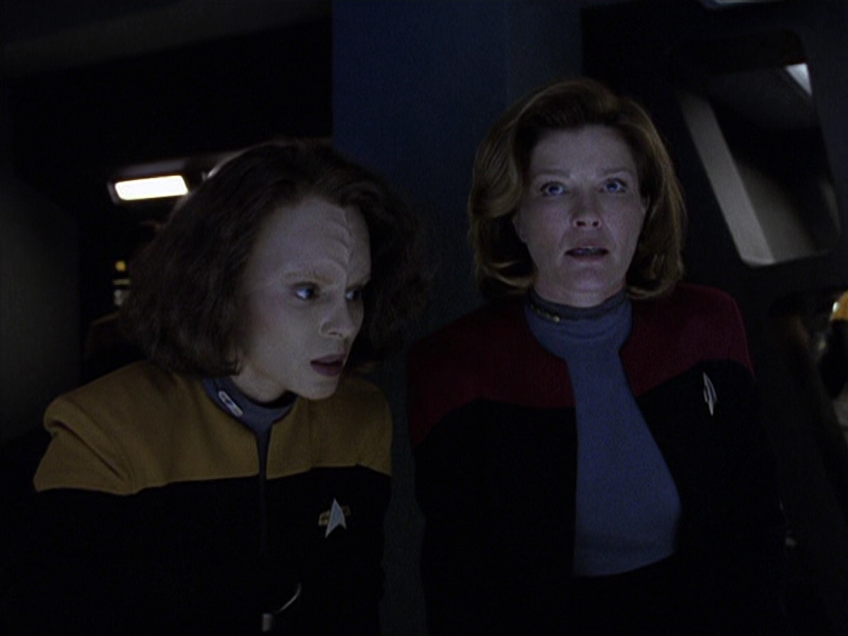 extant_StarTrek_VOY_6x25-TheHauntingOfDeckTwelve_02673.jpg