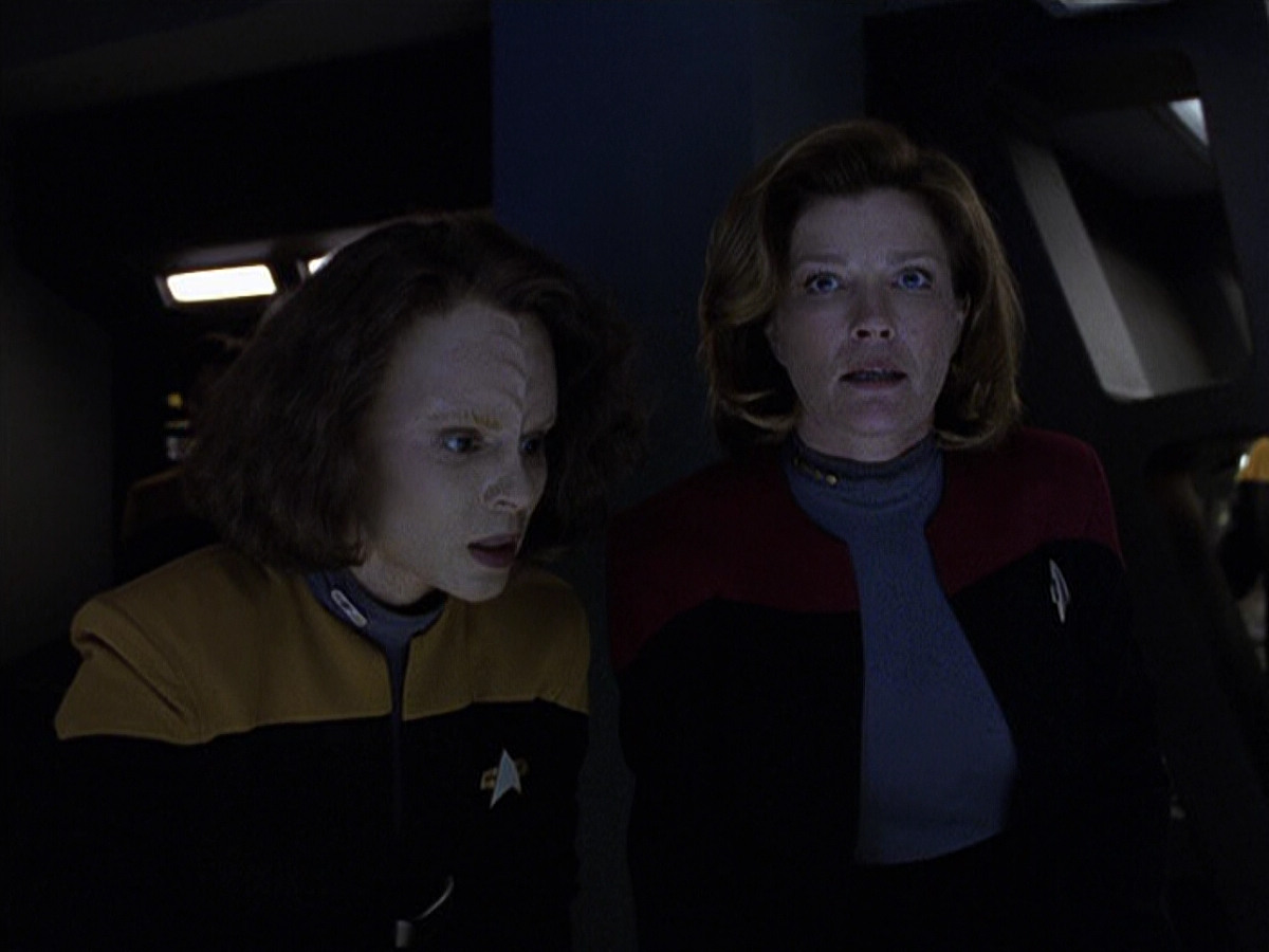 extant_StarTrek_VOY_6x25-TheHauntingOfDeckTwelve_02674.jpg
