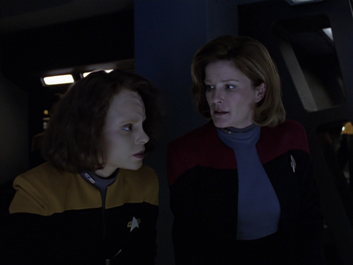 extant_StarTrek_VOY_6x25-TheHauntingOfDeckTwelve_02676.jpg