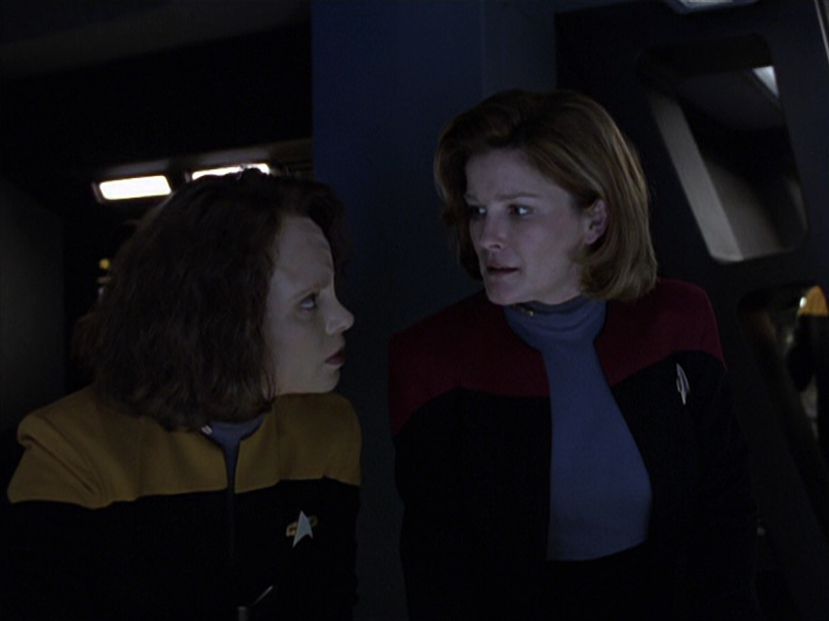 extant_StarTrek_VOY_6x25-TheHauntingOfDeckTwelve_02677.jpg