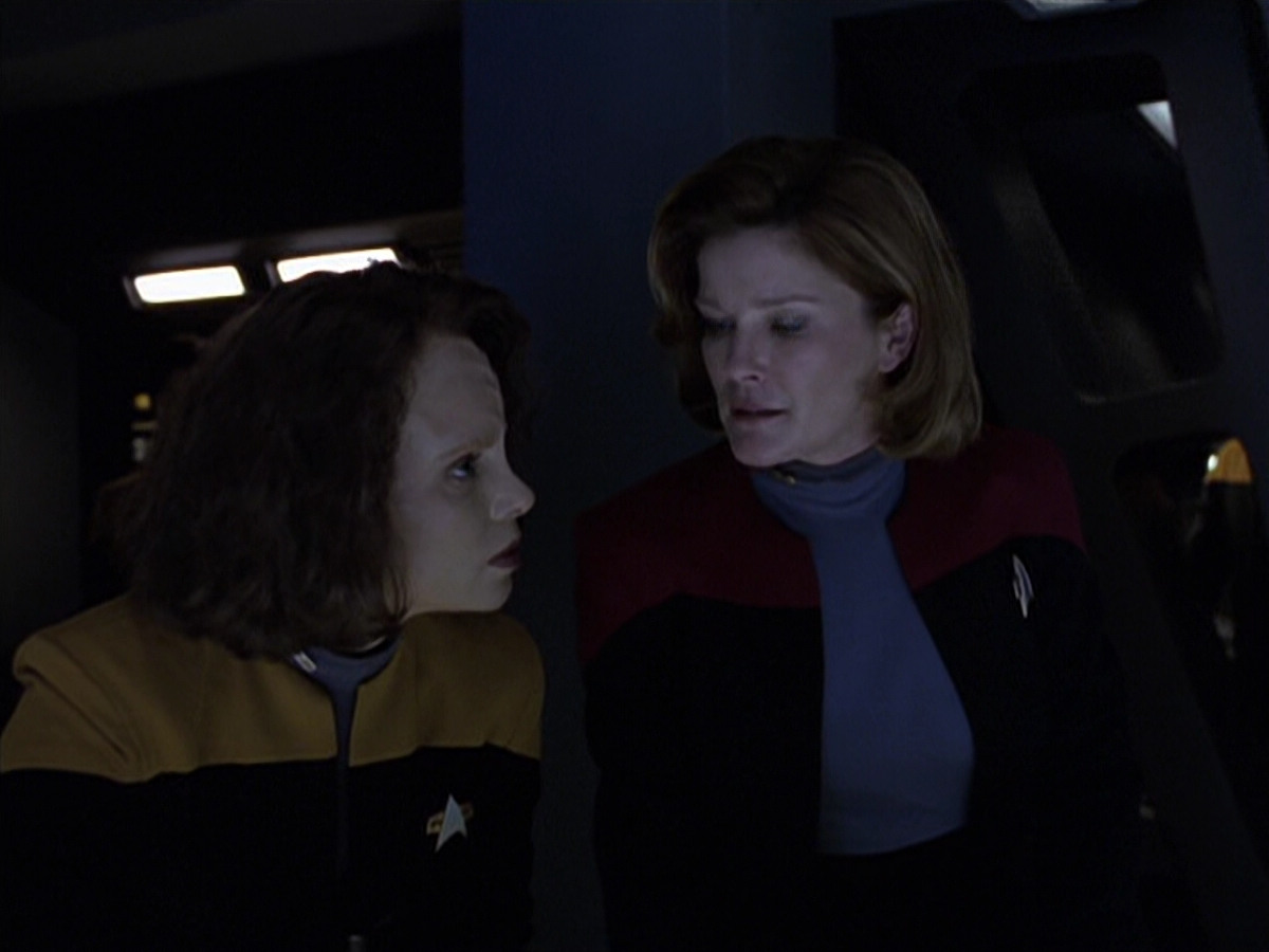 extant_StarTrek_VOY_6x25-TheHauntingOfDeckTwelve_02678.jpg