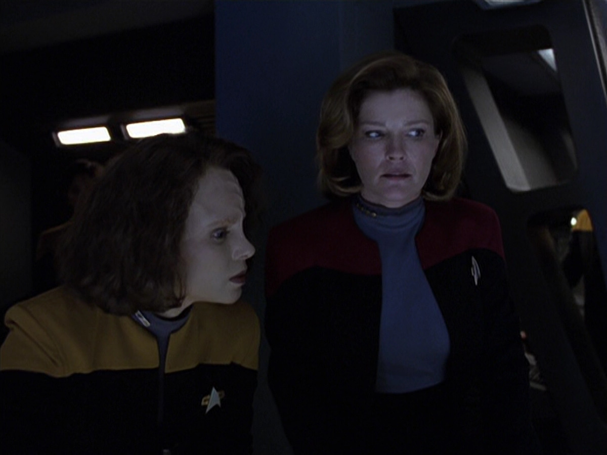 extant_StarTrek_VOY_6x25-TheHauntingOfDeckTwelve_02679.jpg
