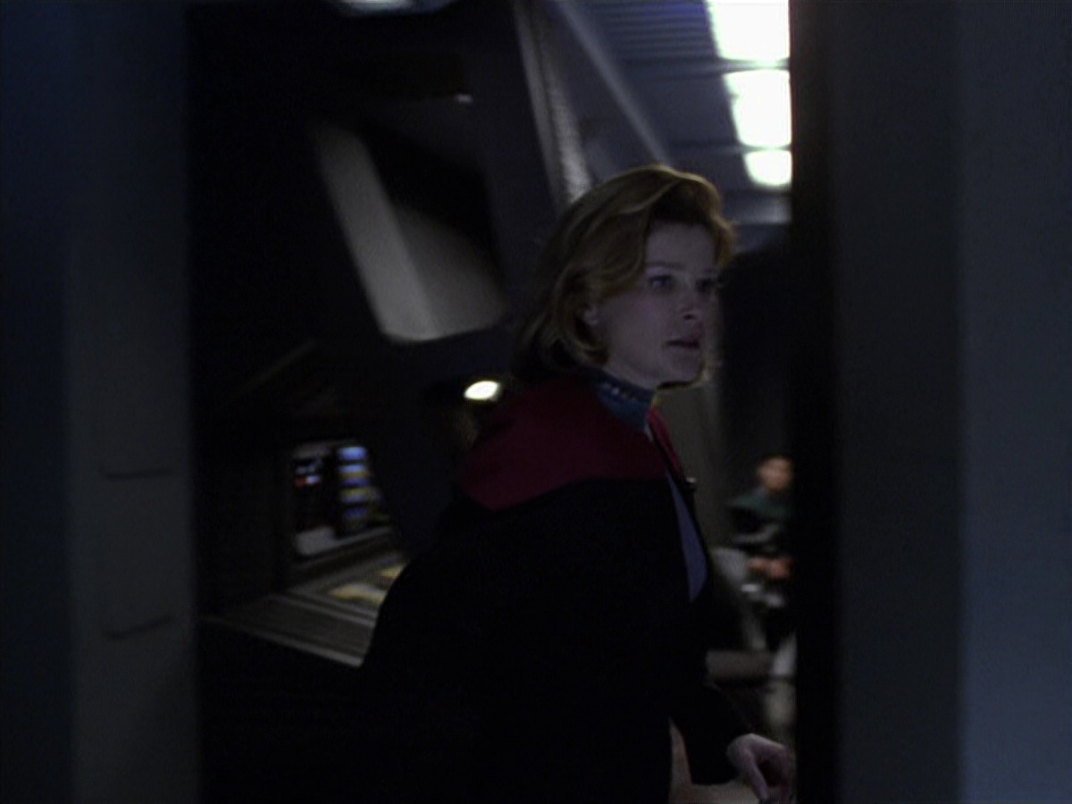 extant_StarTrek_VOY_6x25-TheHauntingOfDeckTwelve_02681.jpg