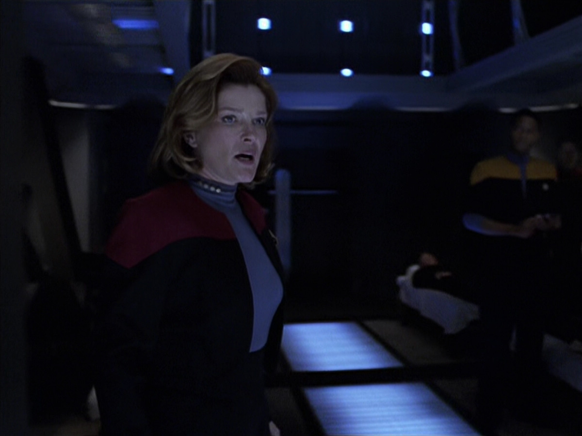 extant_StarTrek_VOY_6x25-TheHauntingOfDeckTwelve_02683.jpg