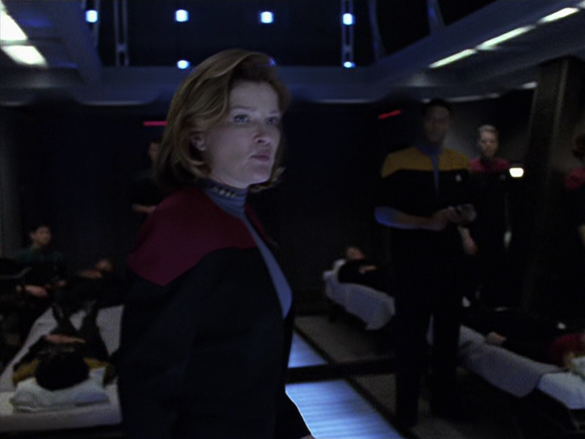 extant_StarTrek_VOY_6x25-TheHauntingOfDeckTwelve_02684.jpg