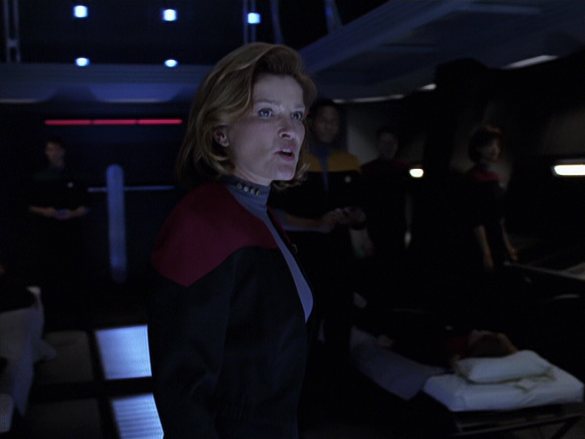 extant_StarTrek_VOY_6x25-TheHauntingOfDeckTwelve_02685.jpg