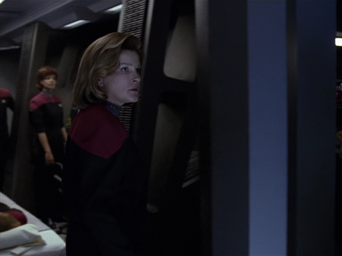extant_StarTrek_VOY_6x25-TheHauntingOfDeckTwelve_02689.jpg