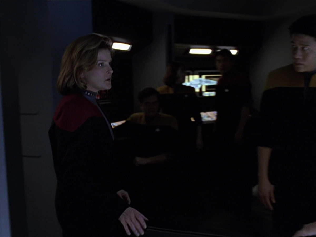 extant_StarTrek_VOY_6x25-TheHauntingOfDeckTwelve_02692.jpg