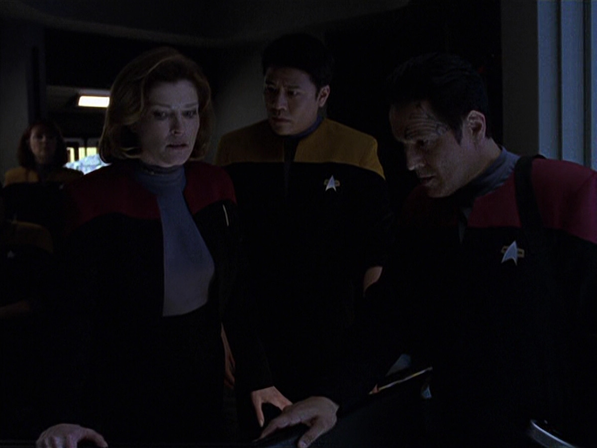 extant_StarTrek_VOY_6x25-TheHauntingOfDeckTwelve_02696.jpg
