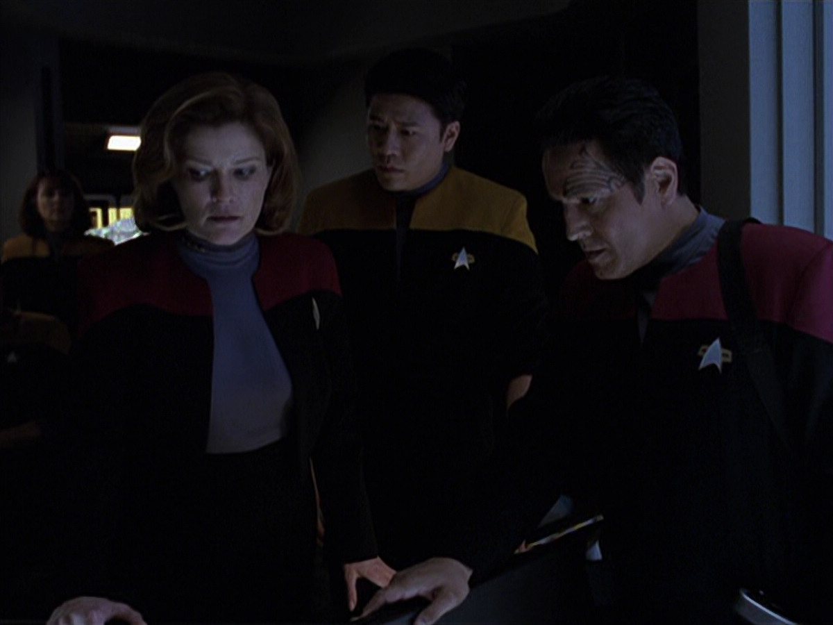 extant_StarTrek_VOY_6x25-TheHauntingOfDeckTwelve_02697.jpg