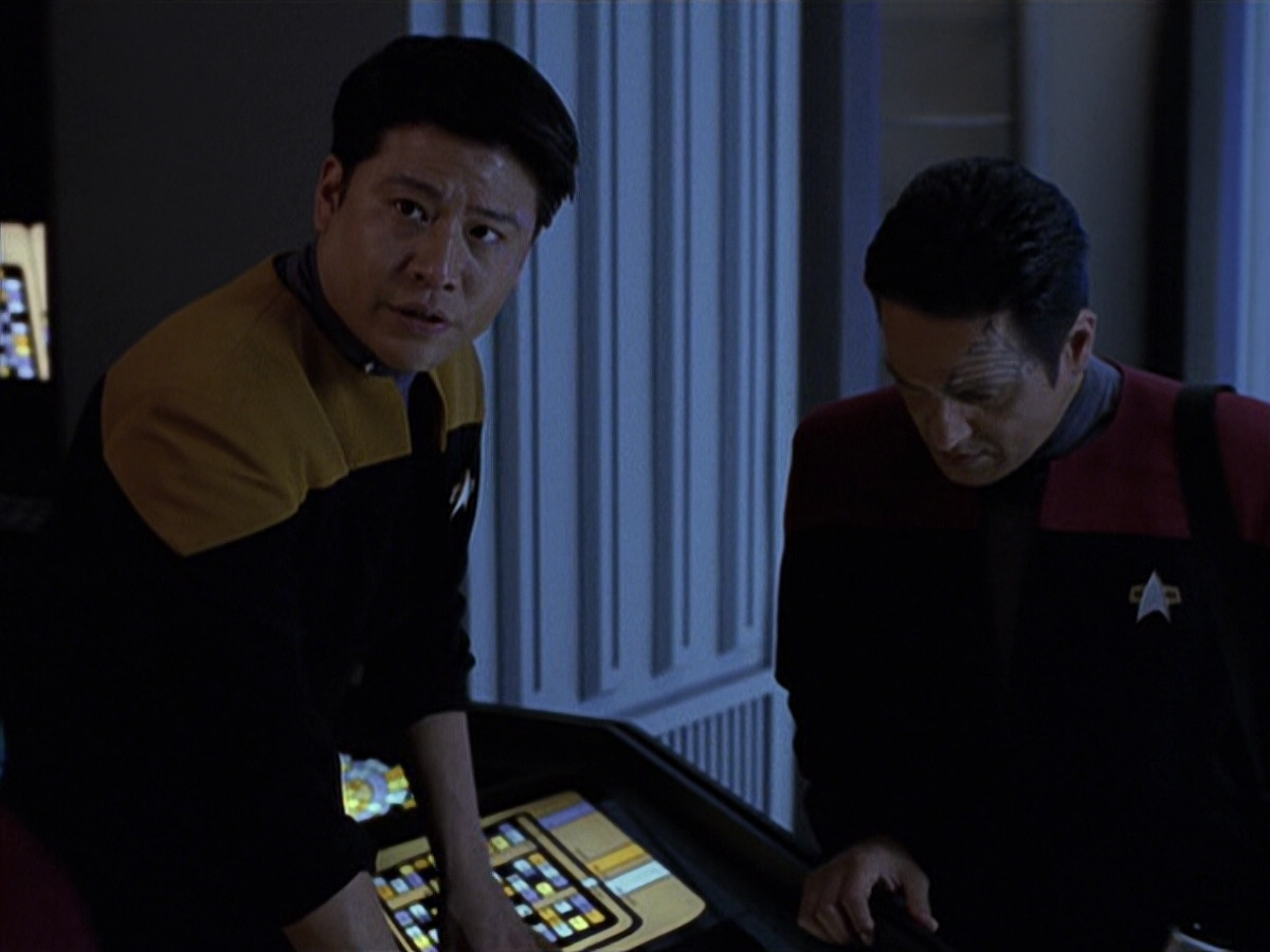 extant_StarTrek_VOY_6x25-TheHauntingOfDeckTwelve_02707.jpg