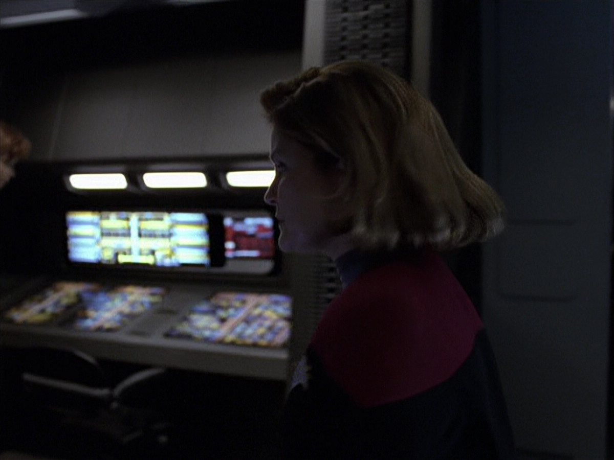extant_StarTrek_VOY_6x25-TheHauntingOfDeckTwelve_02733.jpg
