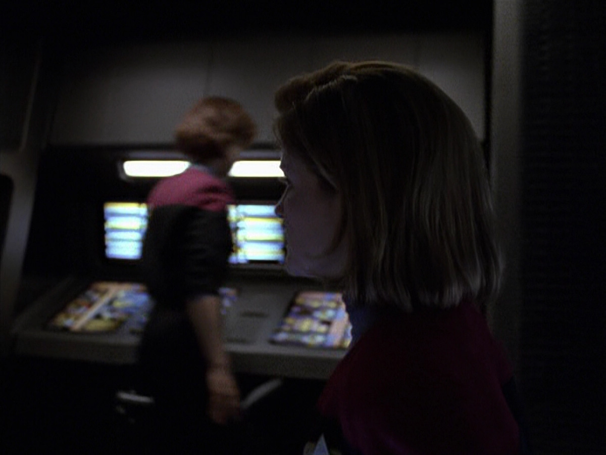 extant_StarTrek_VOY_6x25-TheHauntingOfDeckTwelve_02734.jpg