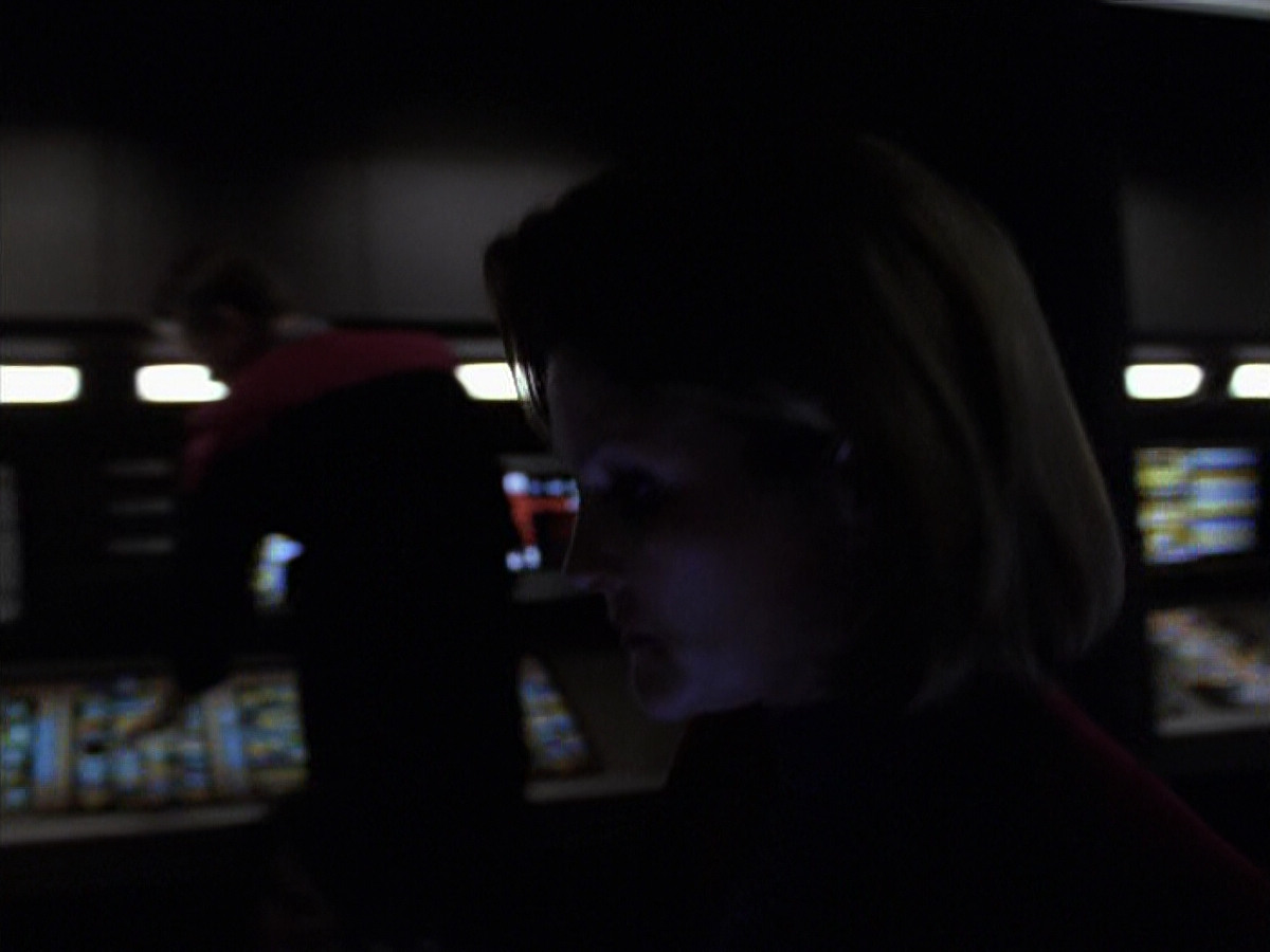 extant_StarTrek_VOY_6x25-TheHauntingOfDeckTwelve_02737.jpg