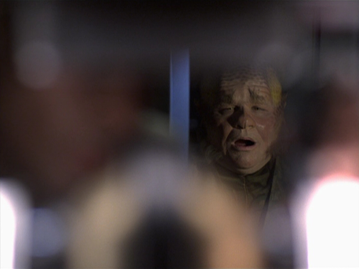 extant_StarTrek_VOY_6x25-TheHauntingOfDeckTwelve_02749.jpg