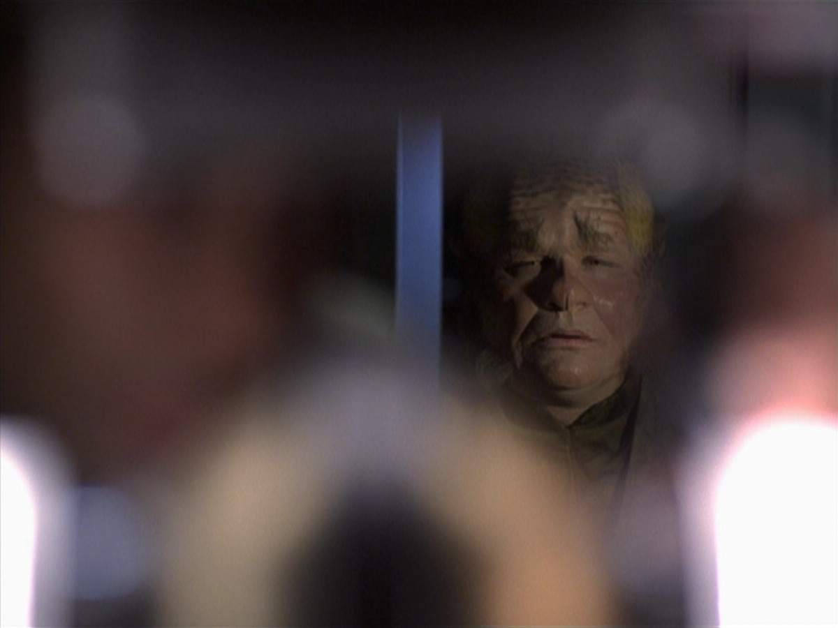 extant_StarTrek_VOY_6x25-TheHauntingOfDeckTwelve_02753.jpg