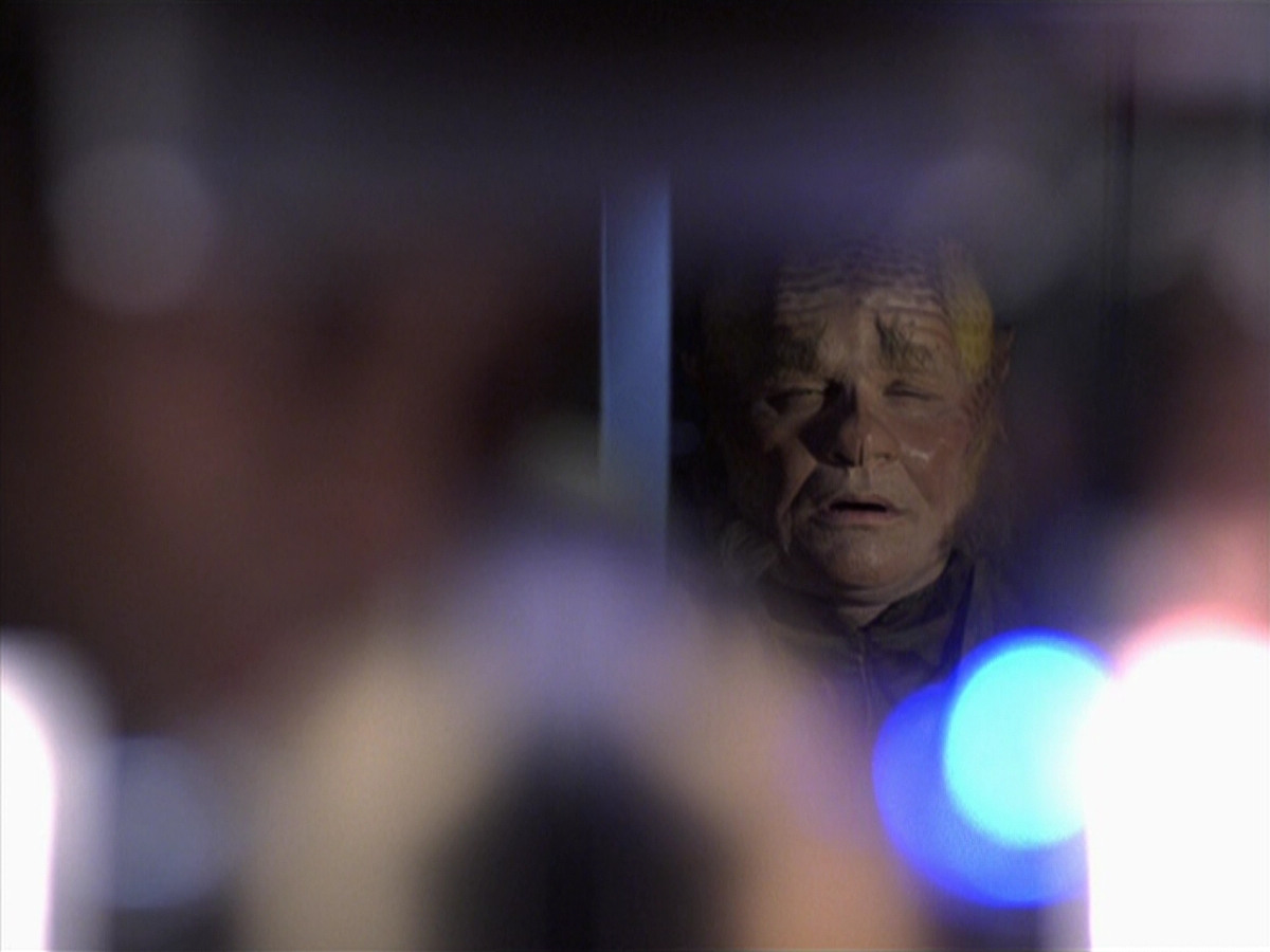 extant_StarTrek_VOY_6x25-TheHauntingOfDeckTwelve_02769.jpg