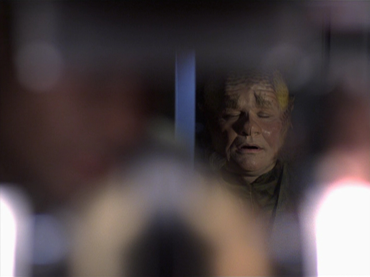 extant_StarTrek_VOY_6x25-TheHauntingOfDeckTwelve_02775.jpg