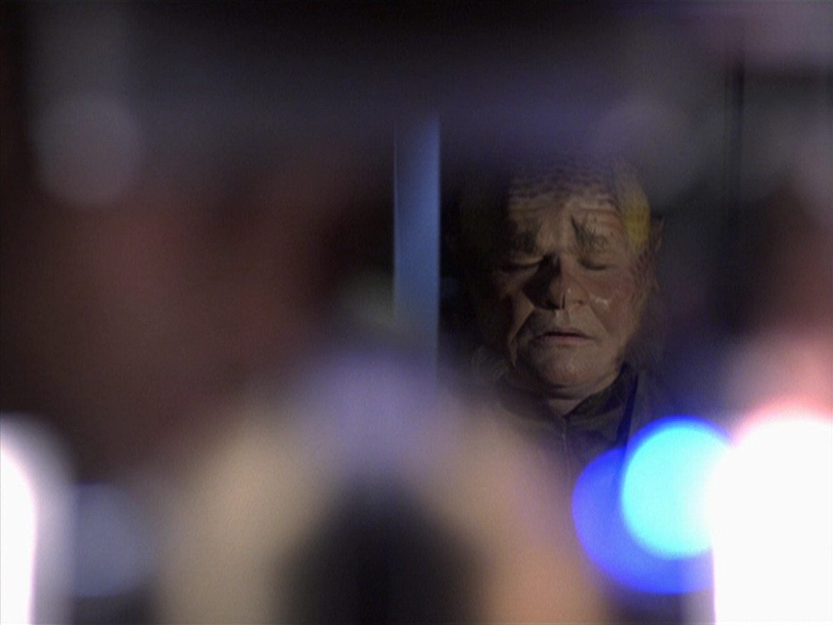 extant_StarTrek_VOY_6x25-TheHauntingOfDeckTwelve_02777.jpg