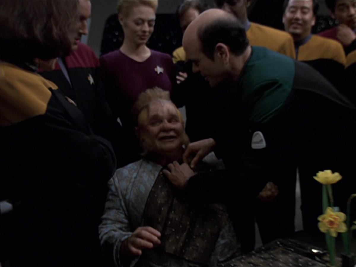 extant_StarTrek_VOY_6x25-TheHauntingOfDeckTwelve_02786.jpg