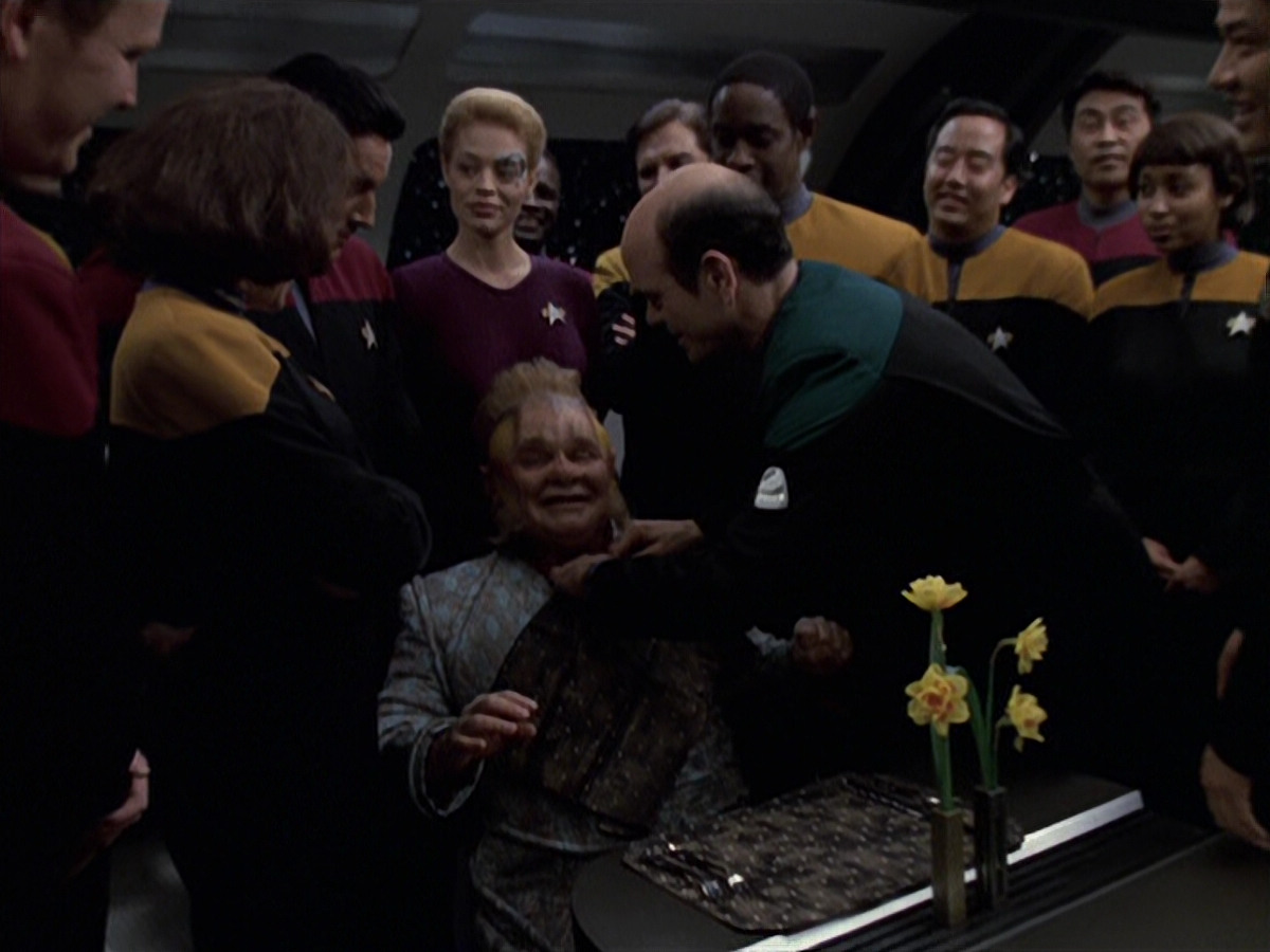 extant_StarTrek_VOY_6x25-TheHauntingOfDeckTwelve_02787.jpg
