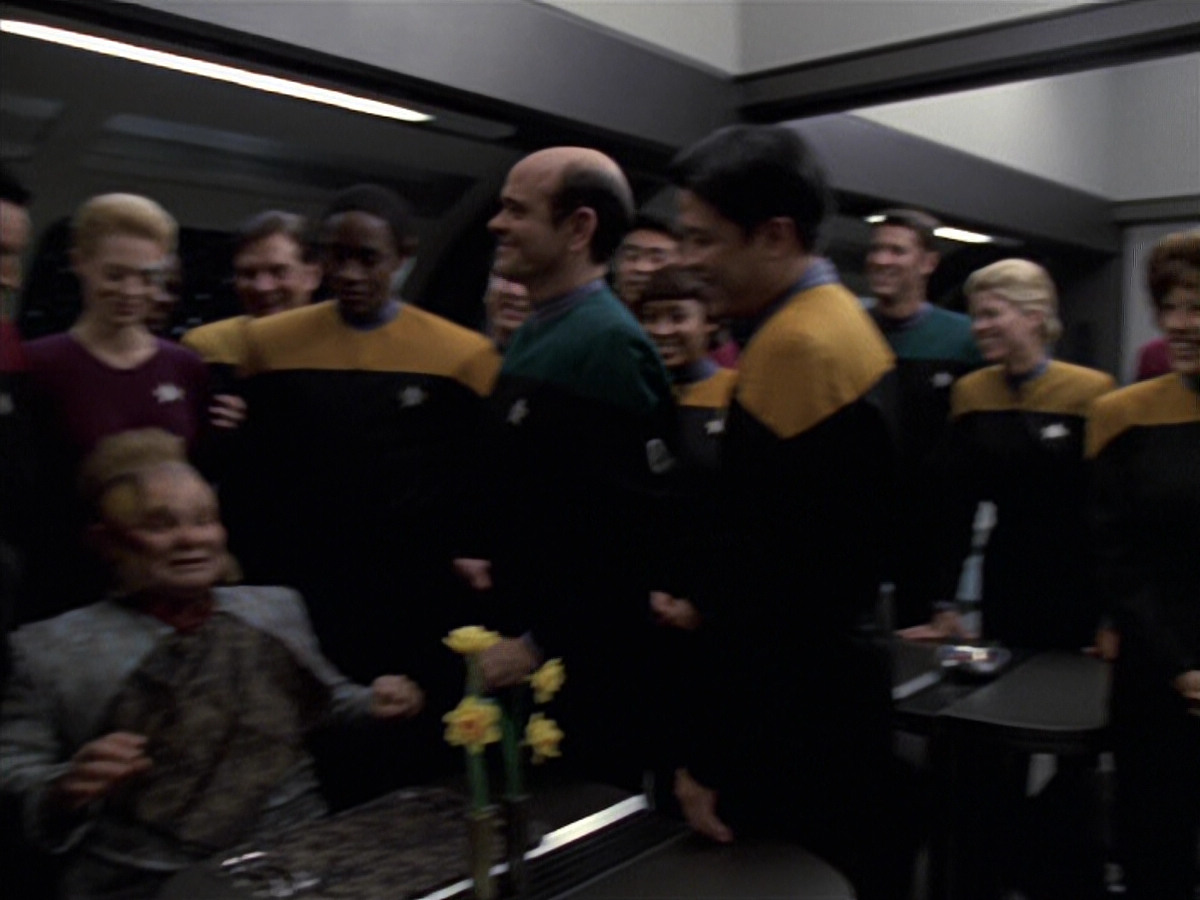 extant_StarTrek_VOY_6x25-TheHauntingOfDeckTwelve_02789.jpg