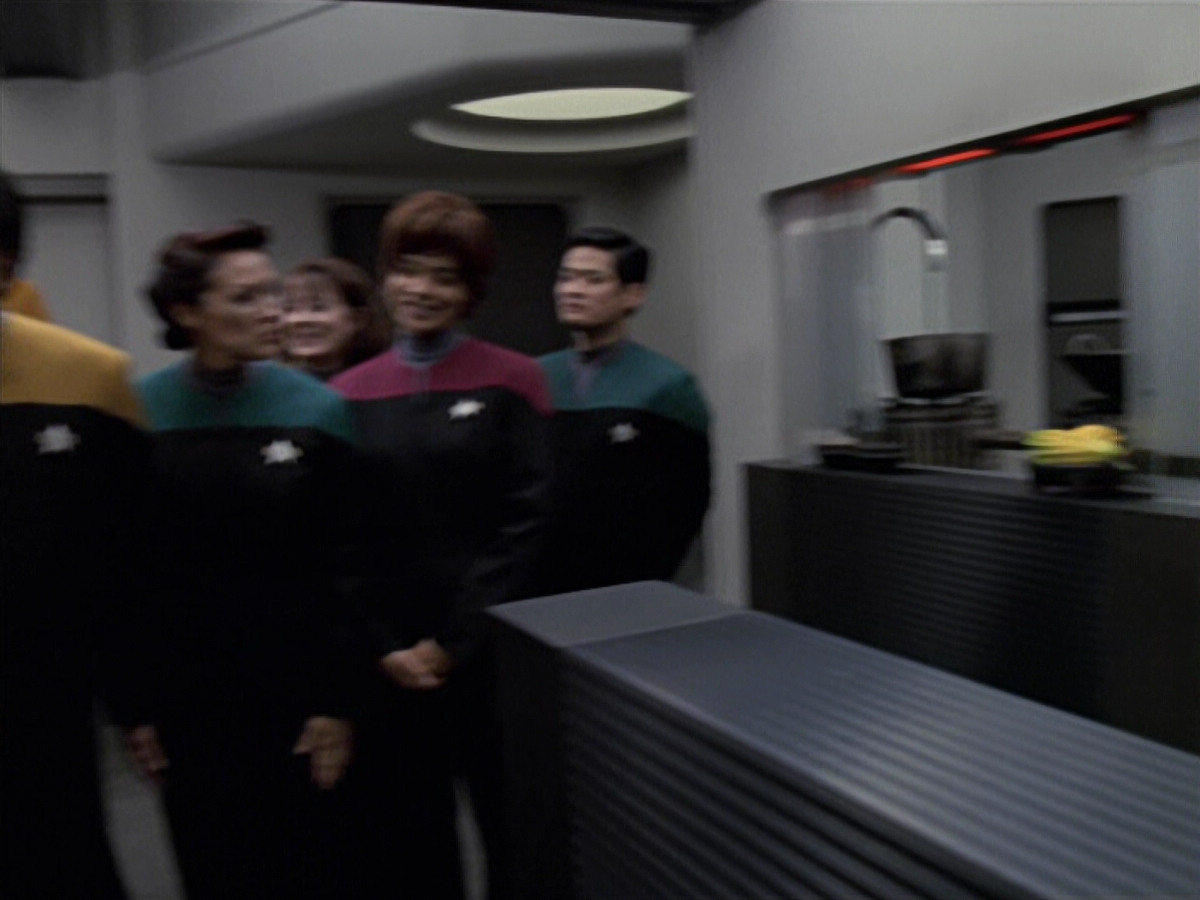 extant_StarTrek_VOY_6x25-TheHauntingOfDeckTwelve_02792.jpg