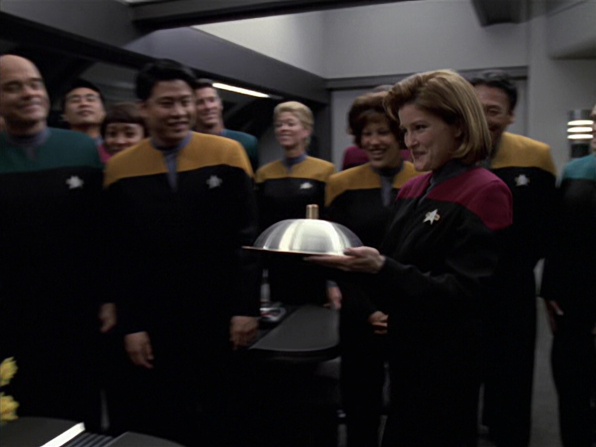 extant_StarTrek_VOY_6x25-TheHauntingOfDeckTwelve_02802.jpg