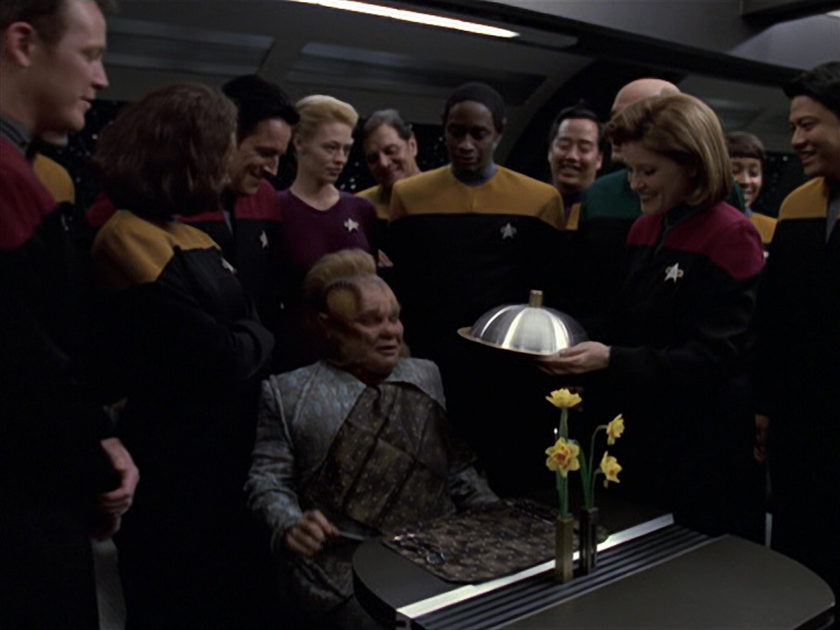 extant_StarTrek_VOY_6x25-TheHauntingOfDeckTwelve_02805.jpg