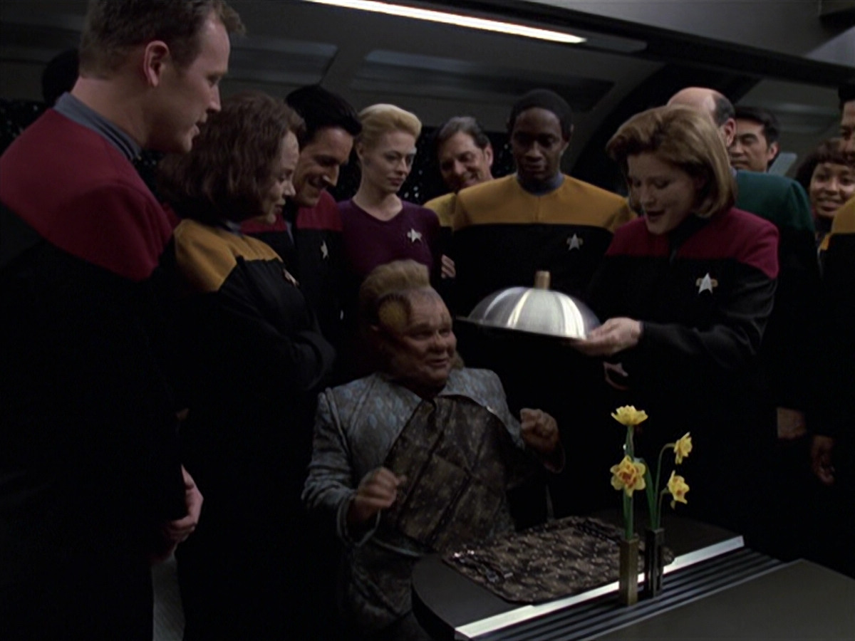 extant_StarTrek_VOY_6x25-TheHauntingOfDeckTwelve_02806.jpg