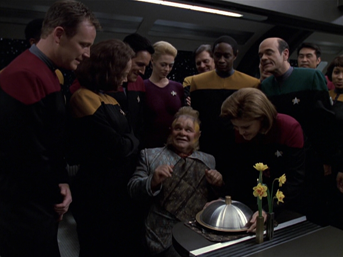 extant_StarTrek_VOY_6x25-TheHauntingOfDeckTwelve_02808.jpg