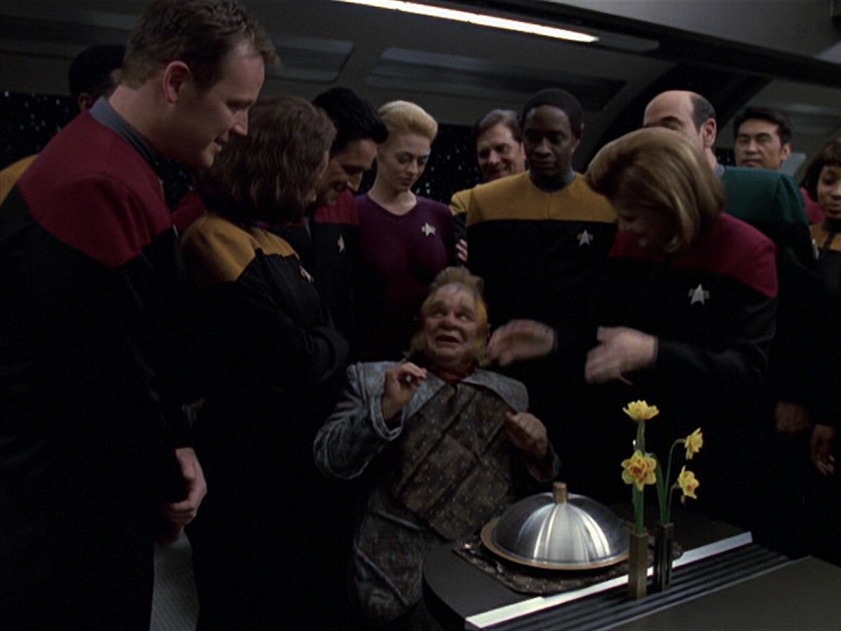 extant_StarTrek_VOY_6x25-TheHauntingOfDeckTwelve_02809.jpg