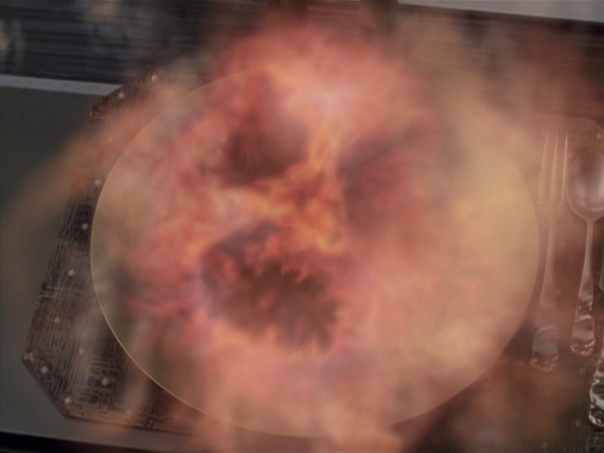 extant_StarTrek_VOY_6x25-TheHauntingOfDeckTwelve_02814.jpg