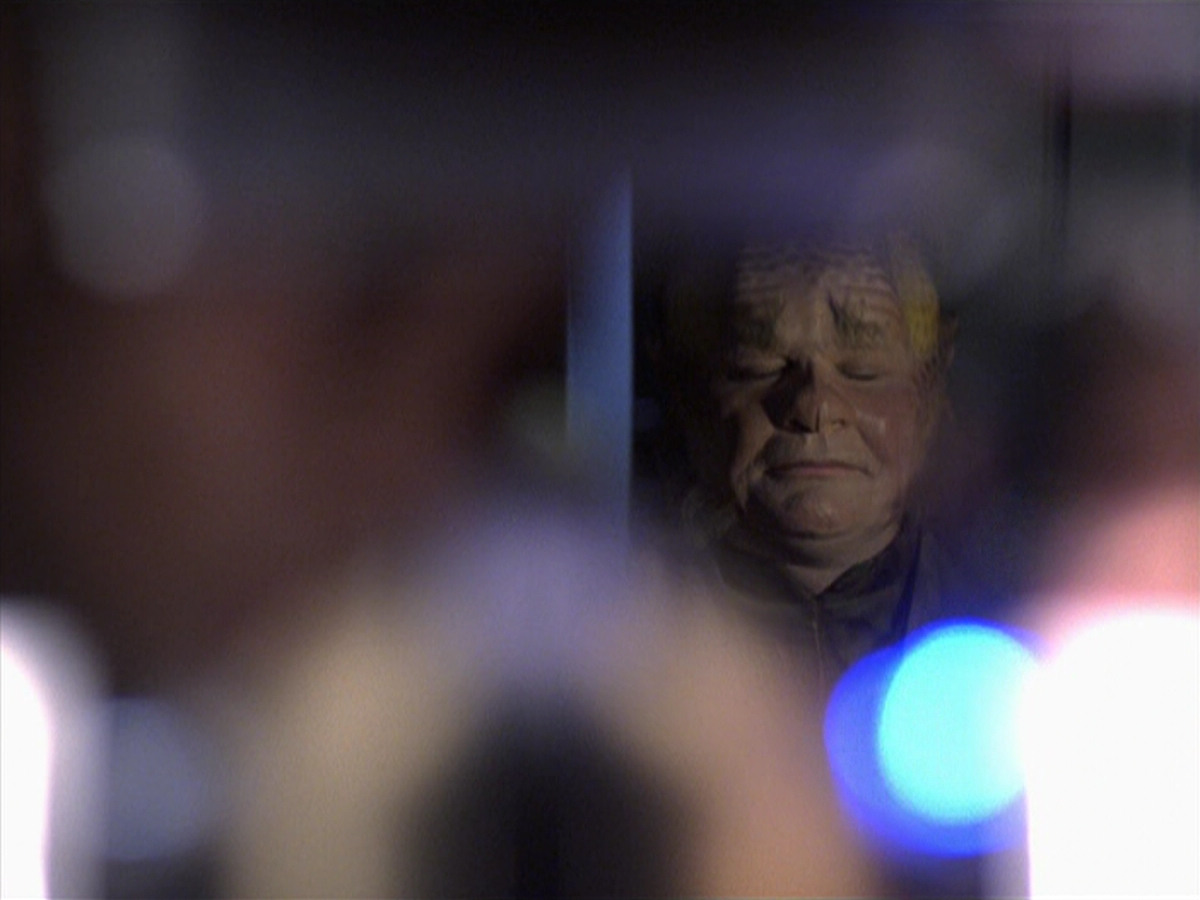 extant_StarTrek_VOY_6x25-TheHauntingOfDeckTwelve_02815.jpg