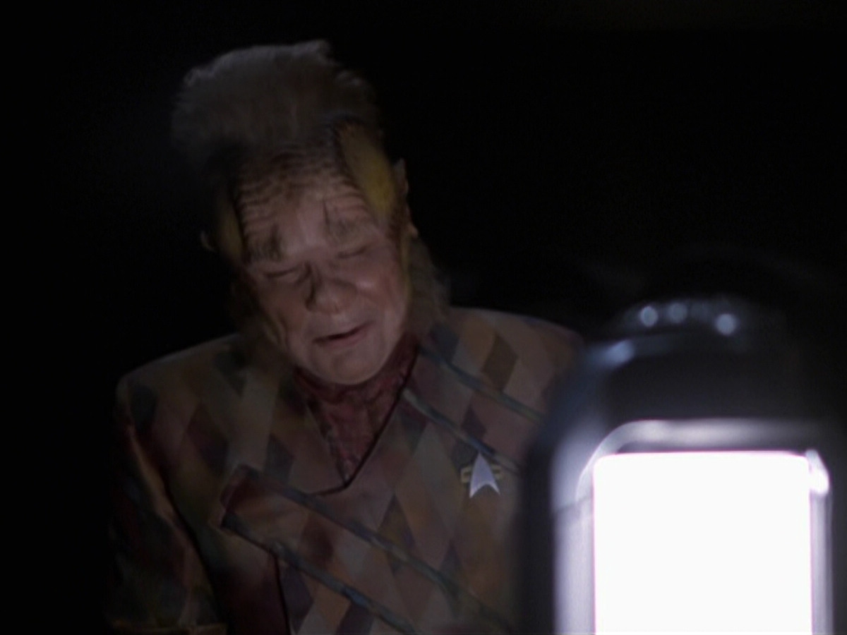extant_StarTrek_VOY_6x25-TheHauntingOfDeckTwelve_02822.jpg