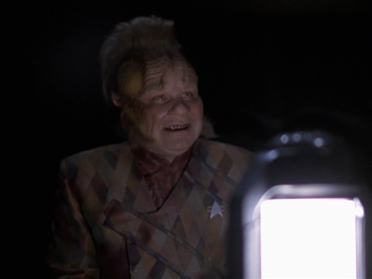 extant_StarTrek_VOY_6x25-TheHauntingOfDeckTwelve_02824.jpg