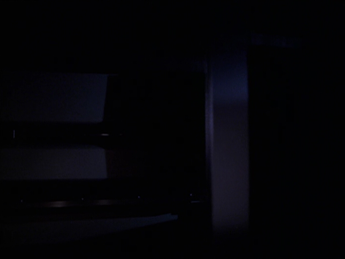 extant_StarTrek_VOY_6x25-TheHauntingOfDeckTwelve_02841.jpg