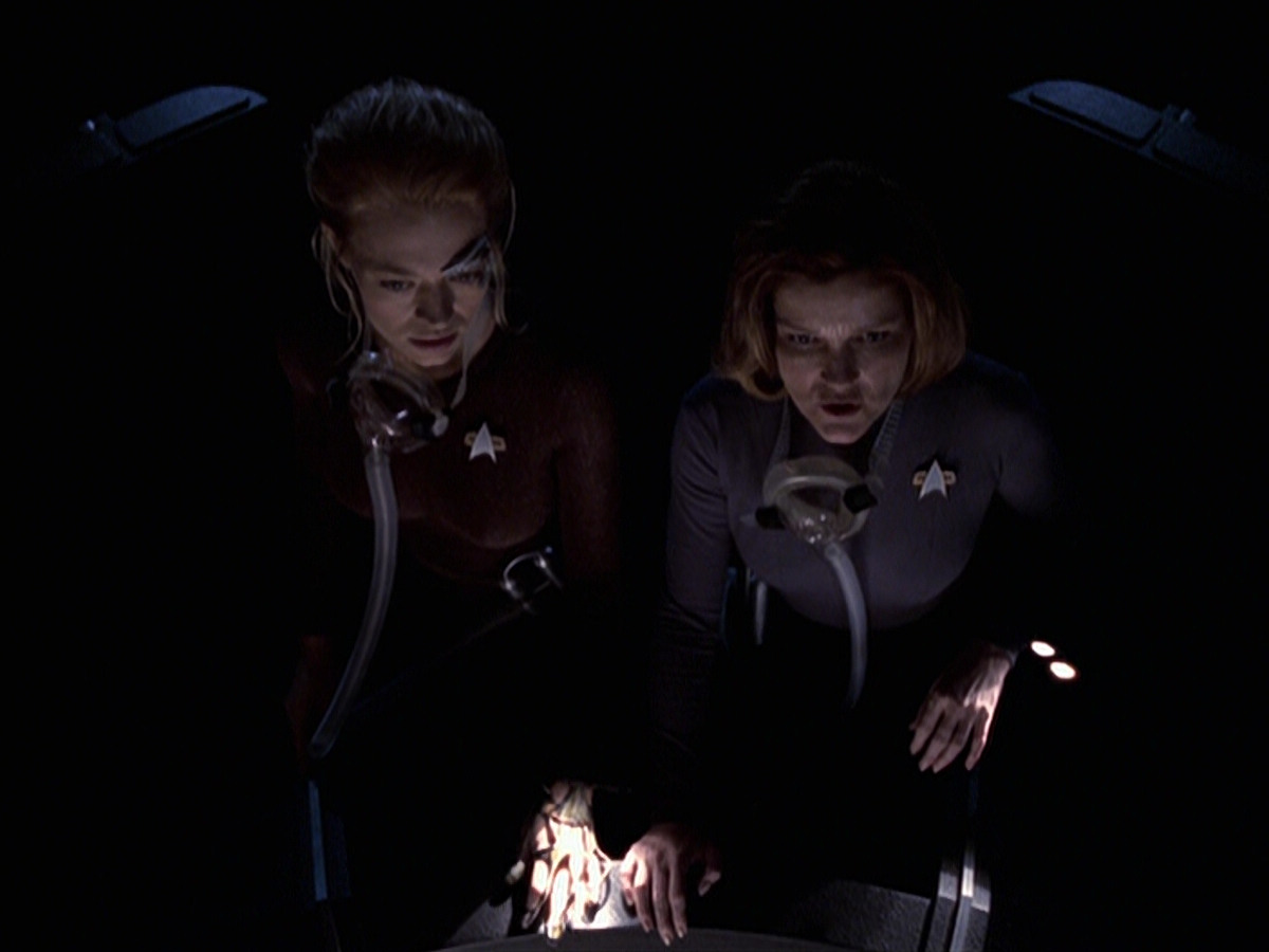 extant_StarTrek_VOY_6x25-TheHauntingOfDeckTwelve_02877.jpg
