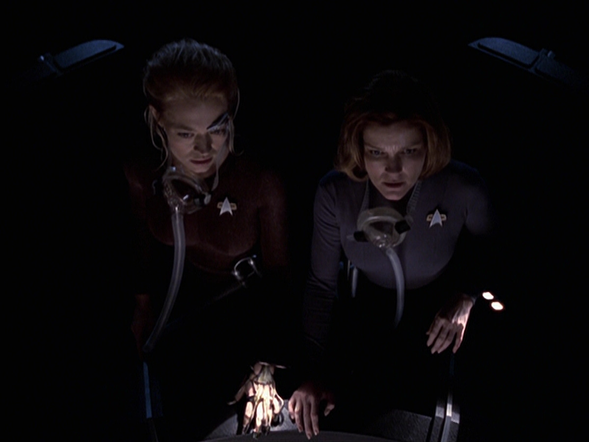 extant_StarTrek_VOY_6x25-TheHauntingOfDeckTwelve_02879.jpg