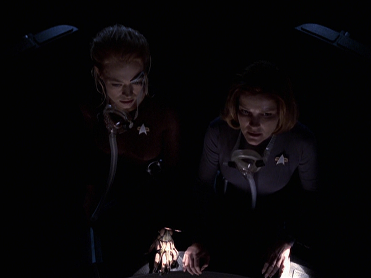 extant_StarTrek_VOY_6x25-TheHauntingOfDeckTwelve_02886.jpg