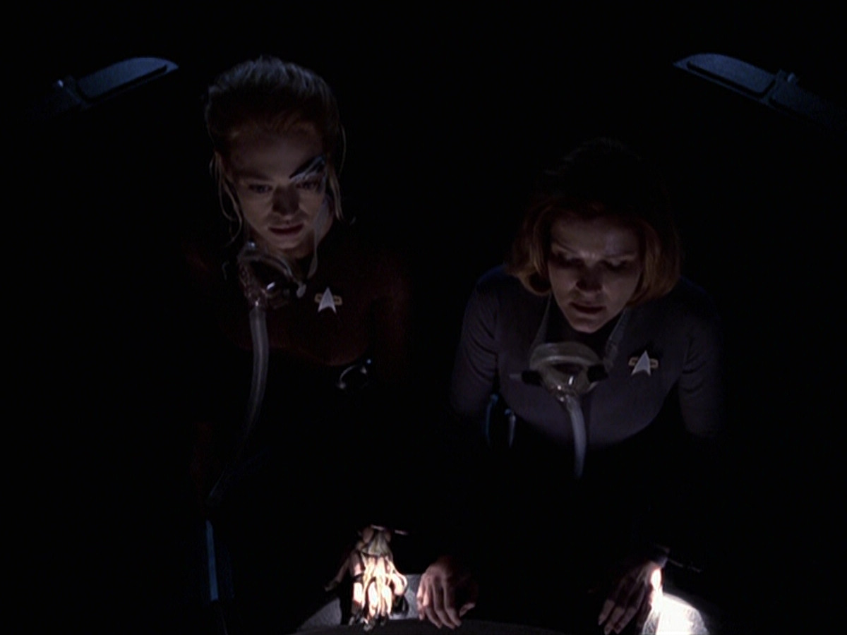 extant_StarTrek_VOY_6x25-TheHauntingOfDeckTwelve_02887.jpg