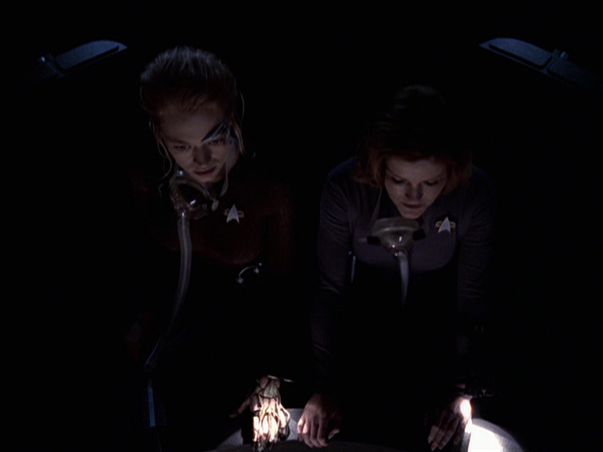 extant_StarTrek_VOY_6x25-TheHauntingOfDeckTwelve_02890.jpg
