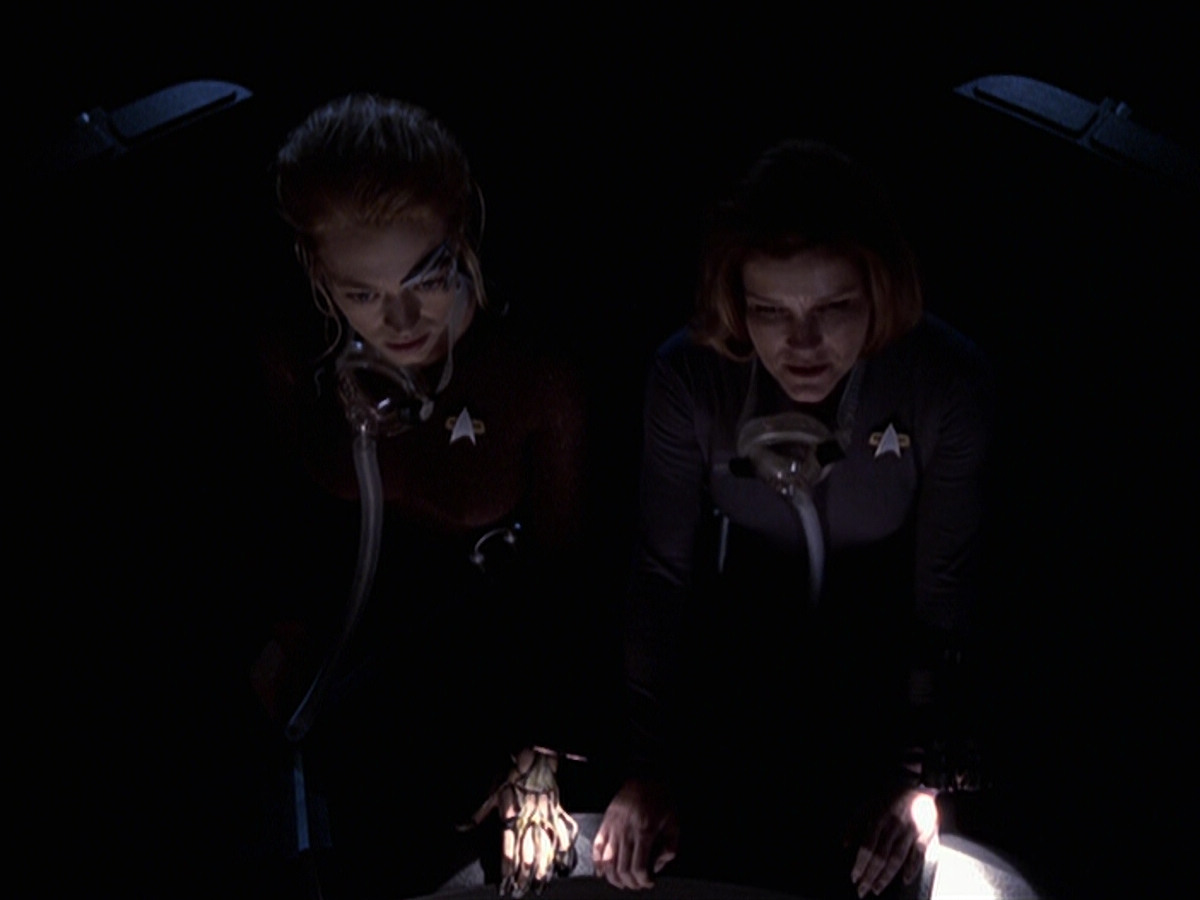 extant_StarTrek_VOY_6x25-TheHauntingOfDeckTwelve_02891.jpg