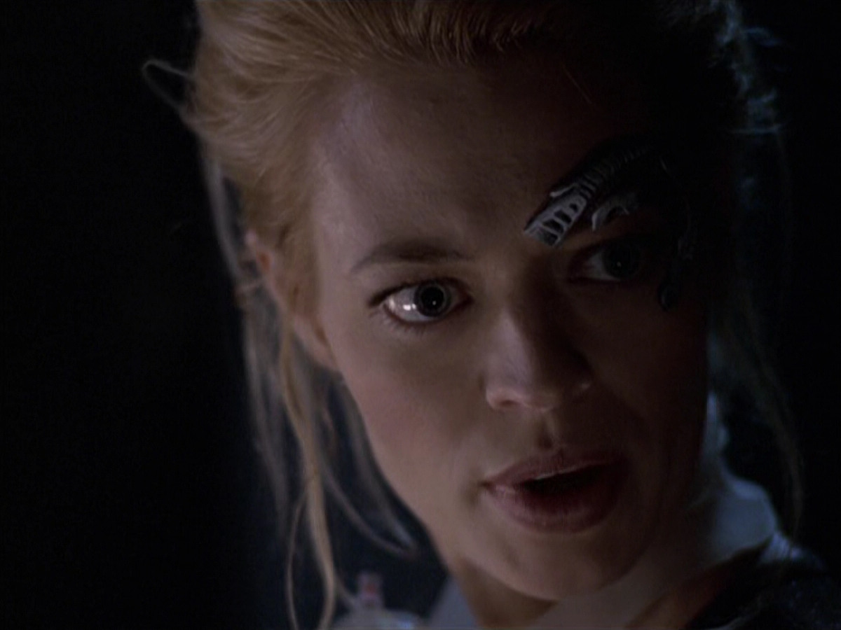 extant_StarTrek_VOY_6x25-TheHauntingOfDeckTwelve_02897.jpg