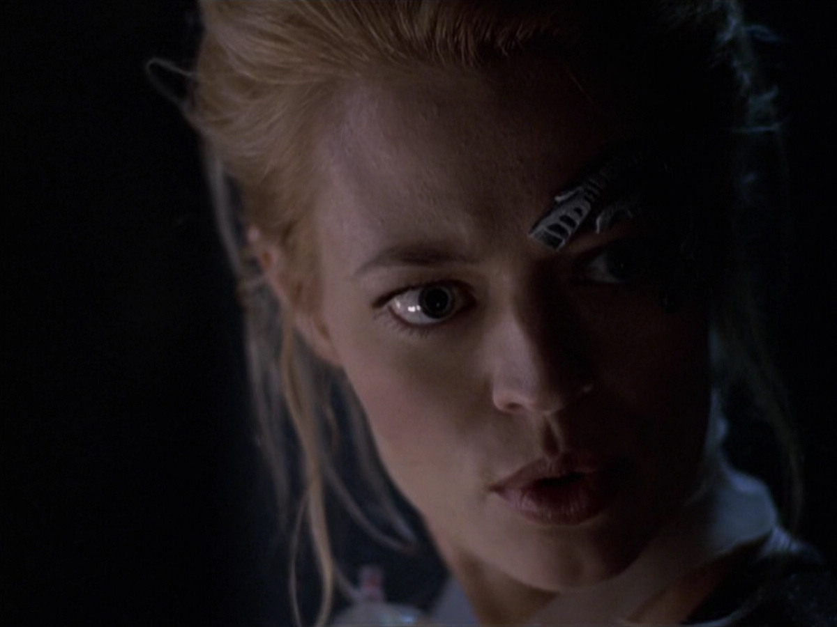 extant_StarTrek_VOY_6x25-TheHauntingOfDeckTwelve_02898.jpg