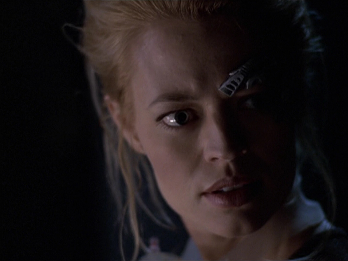 extant_StarTrek_VOY_6x25-TheHauntingOfDeckTwelve_02905.jpg
