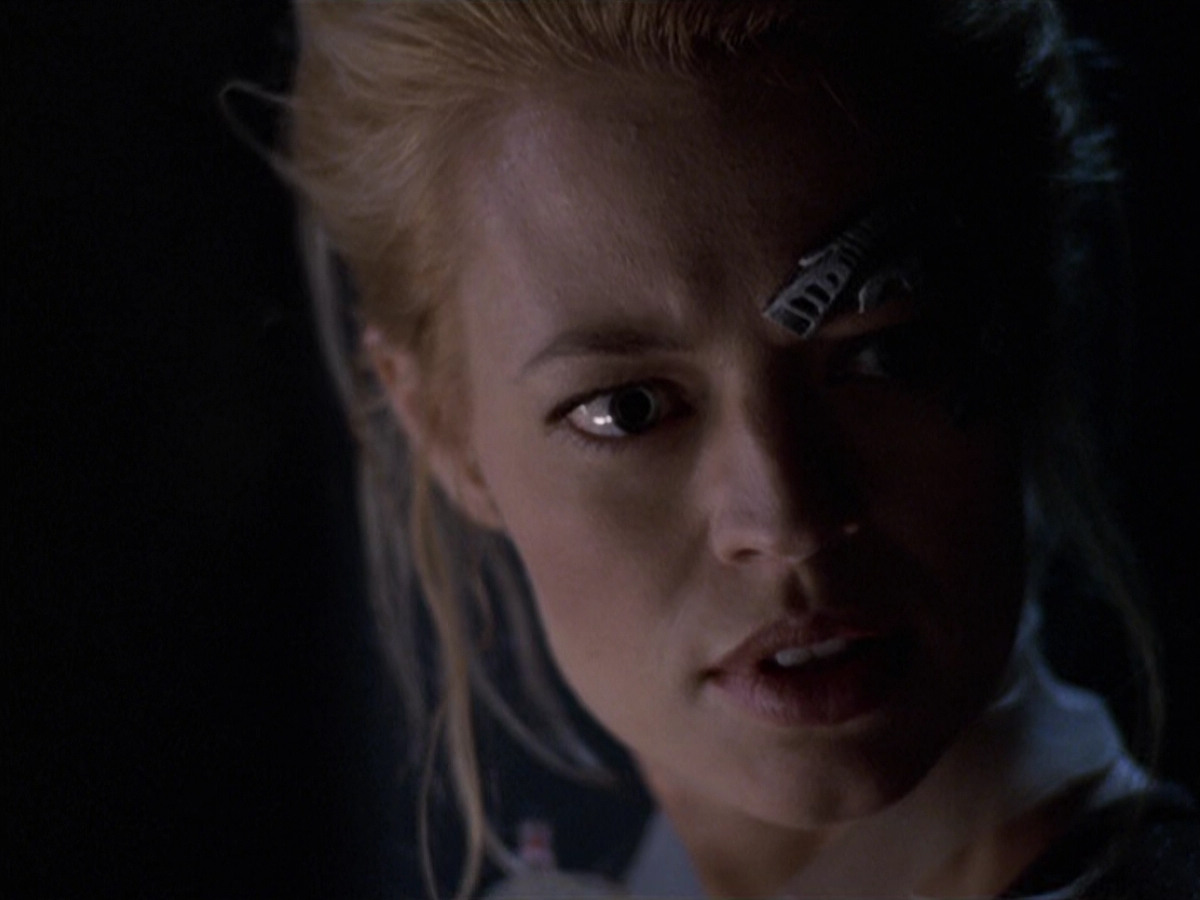 extant_StarTrek_VOY_6x25-TheHauntingOfDeckTwelve_02906.jpg