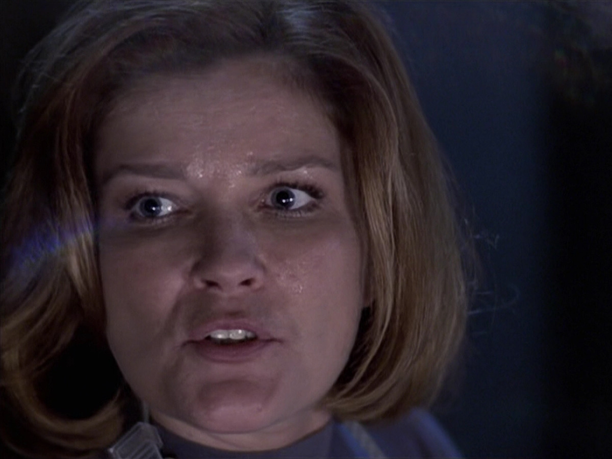 extant_StarTrek_VOY_6x25-TheHauntingOfDeckTwelve_02910.jpg