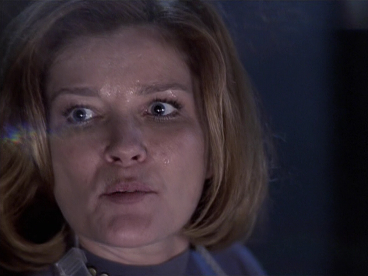 extant_StarTrek_VOY_6x25-TheHauntingOfDeckTwelve_02912.jpg